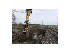 铁路公路两用挖掘机 厂家专业改装两用打桩机 挖坑机