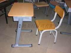 热销钢木学生课桌椅，广东鸿美佳厂家批发价格供应钢木学生课桌椅
