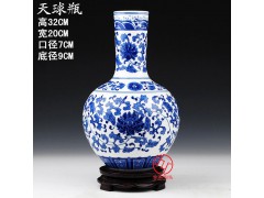 定制大师手绘青花陶瓷花瓶