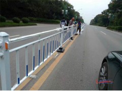 临汾厂家生产大量桥梁护栏道路护栏低价出售全国包邮