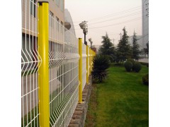 珠海绿化带zui 常用三角折弯护栏网 桃形柱护栏价格
