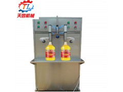 泰安小型液体灌装机 大桶调和油灌装机 称重式液体灌装机